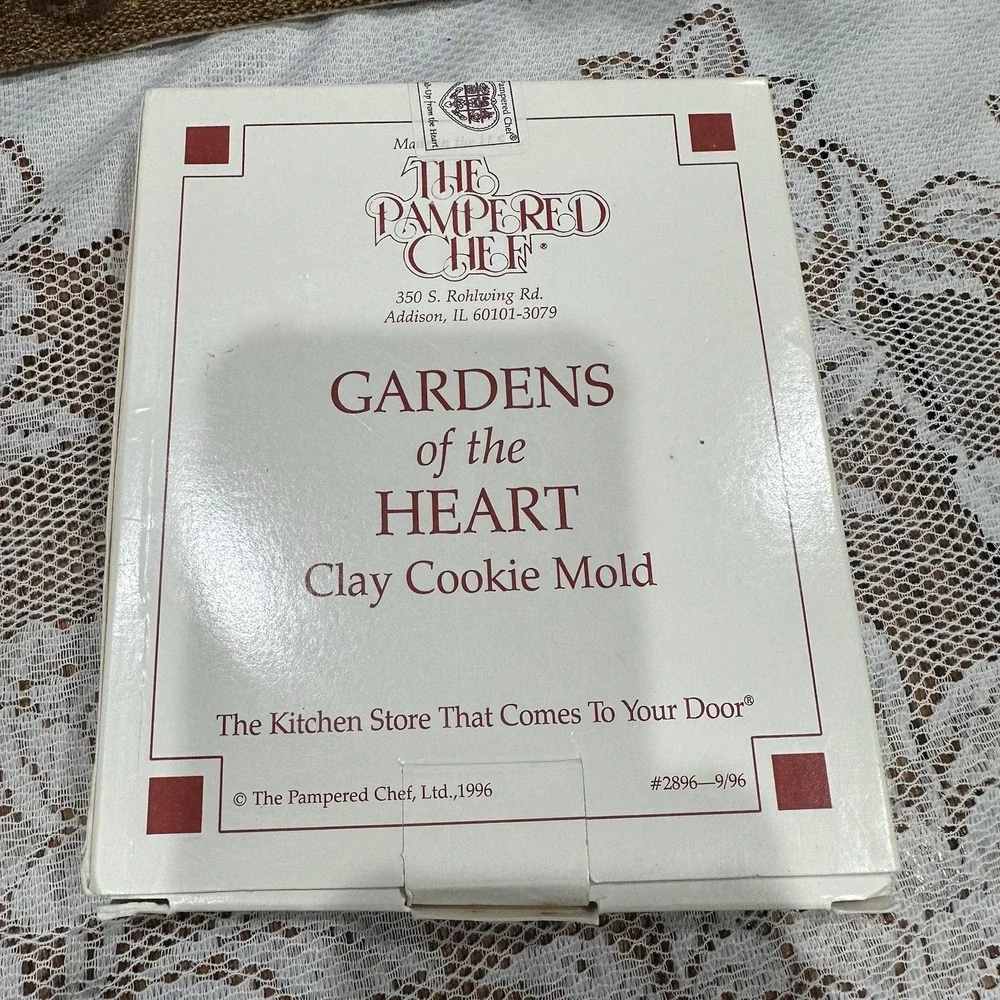 Vintage 1996 The Pampered Chef Gardens of The Heart Clay Cookie Mold New‎ In Box